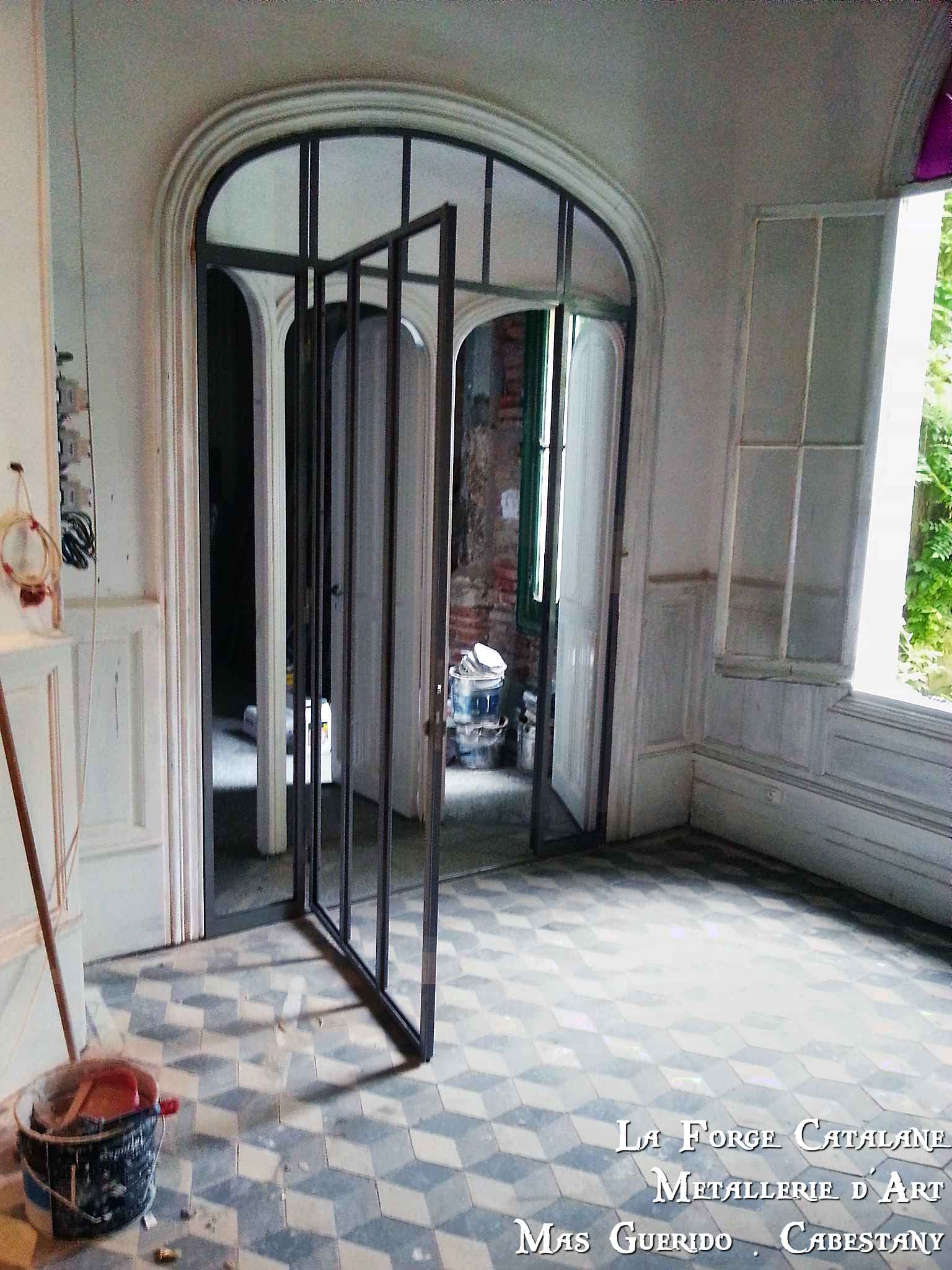 verriere ouvrante imposte fixe cintree clair fer forge catalane.jpg